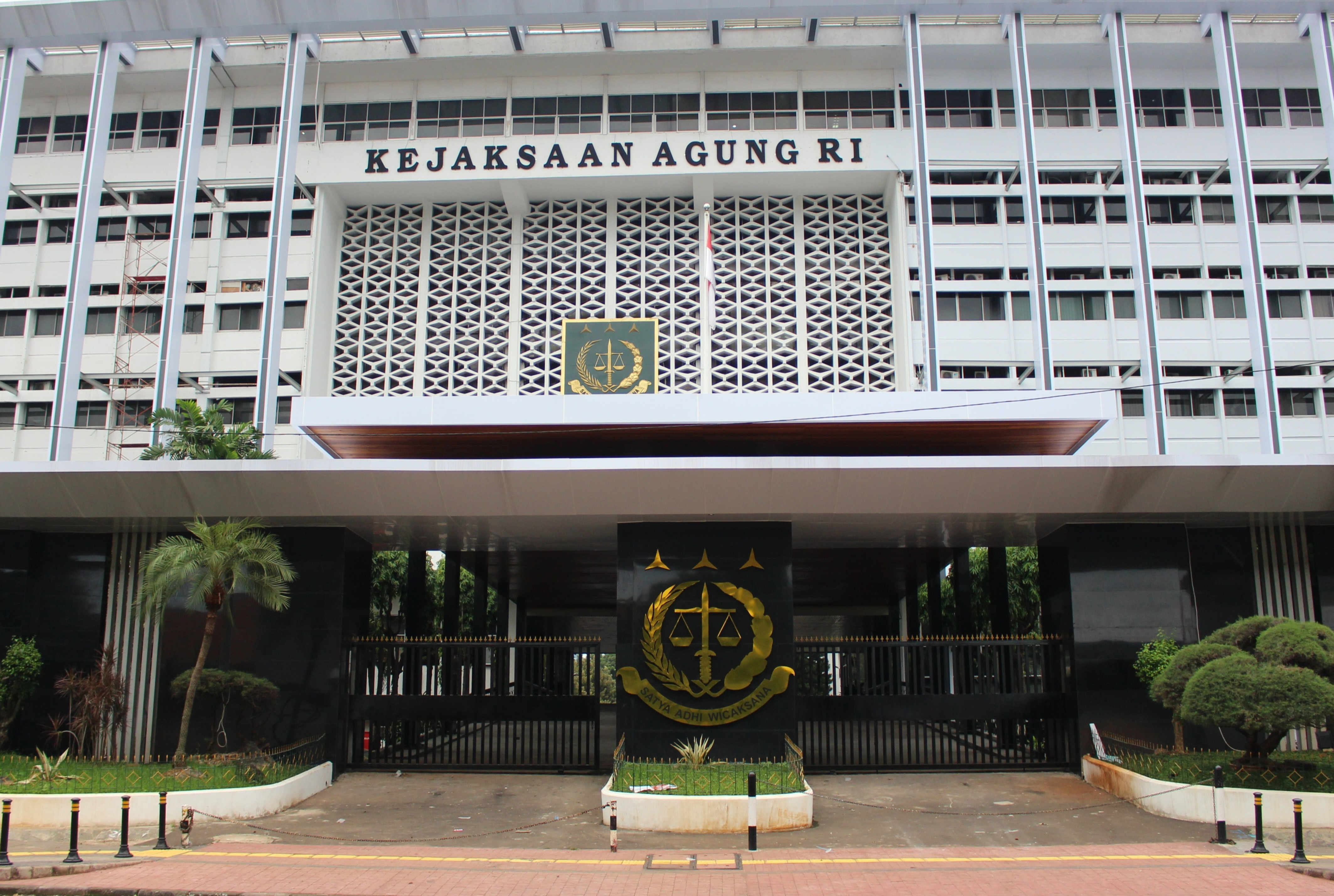 Tim Kejari Bukittinggi Beranjak Menuju Padang Usai Jemput Buronan Dari Kejagung