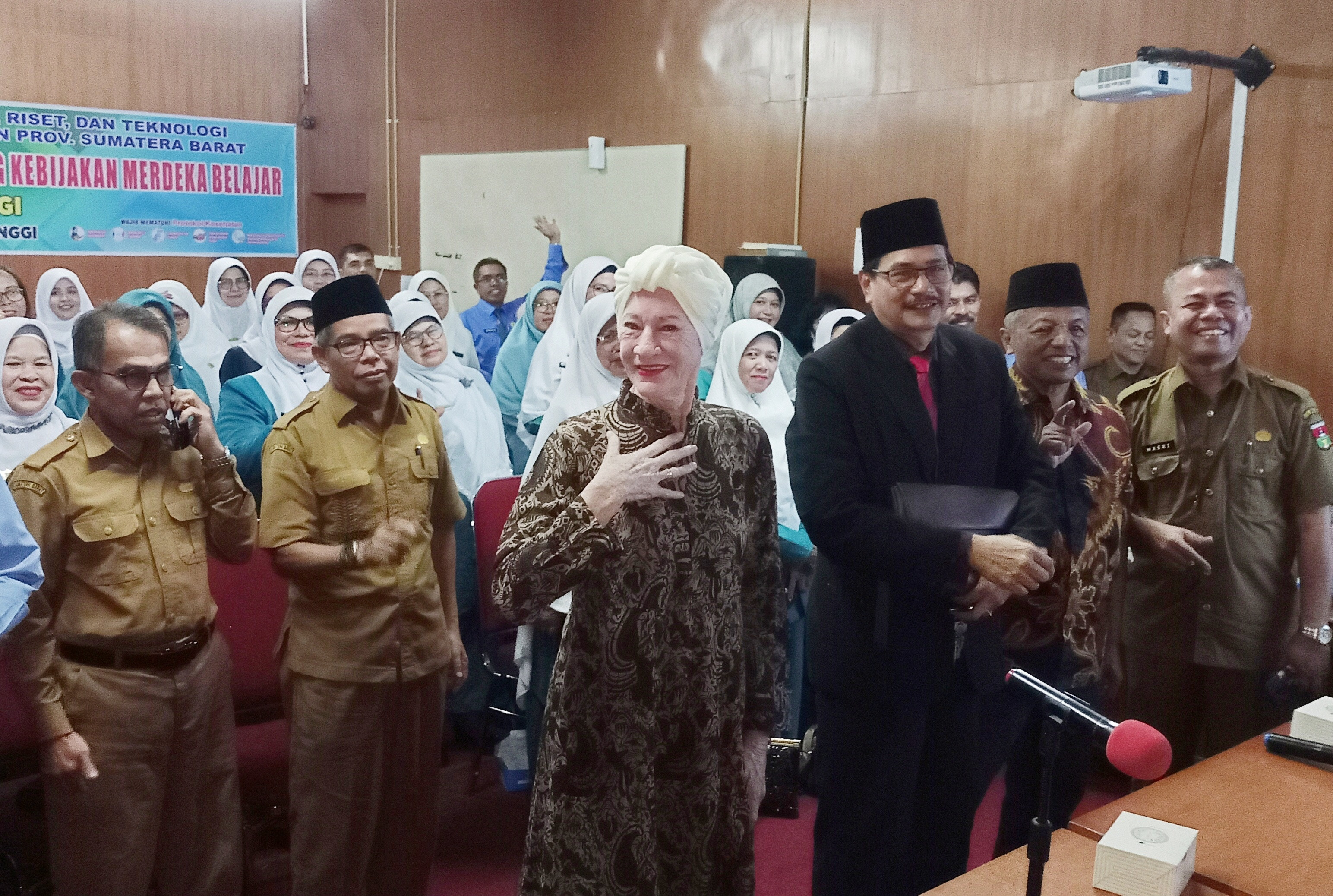 Sosialisasi dan Diskusi Sistem Pendidikan dan Pembelajaran Australia digelar di Bukittinggi