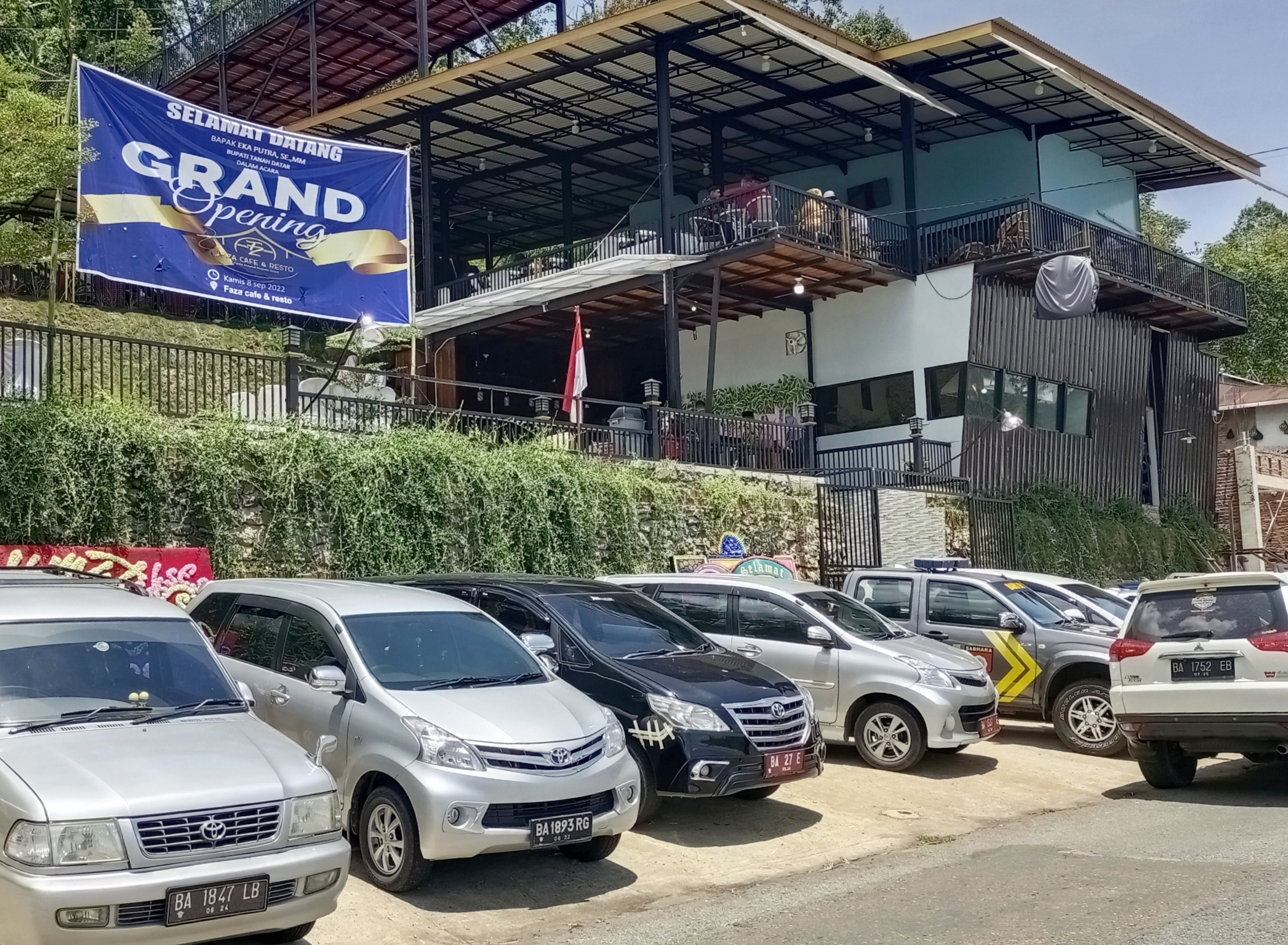 Faza Cafe & Resto, Sajikan Pemandangan Indah di Tanah Datar