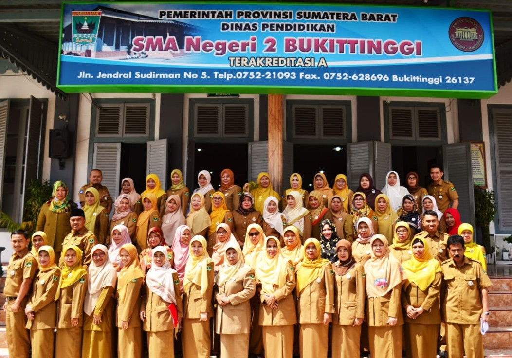 Ermizar: Penyaluran Dana BKK Pemko di SMAN 2 Bukittinggi Tersalurkan