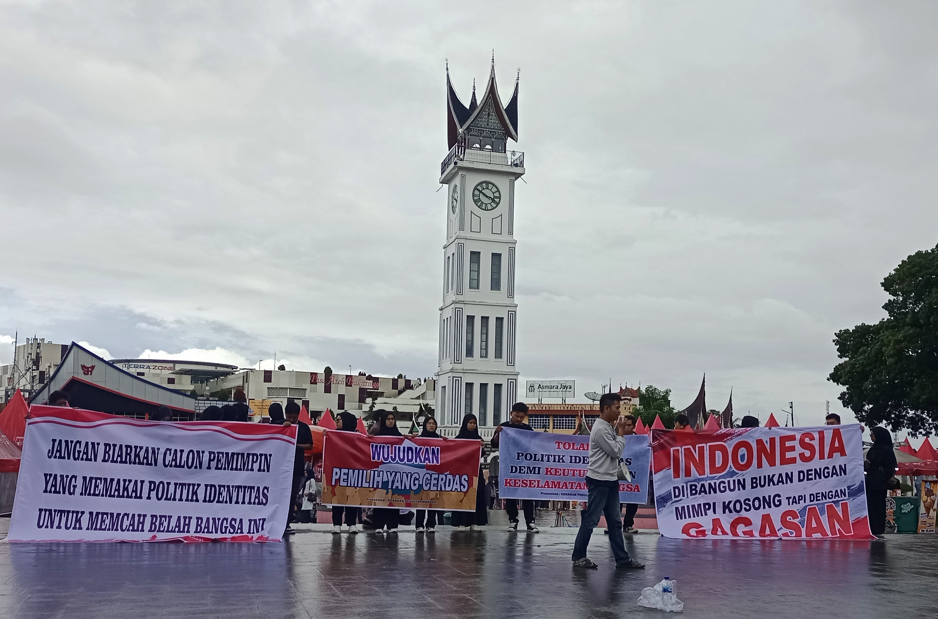 Kelompok Aksi Gerakan Peduli Demokrasi Suarakan Politik Identitas