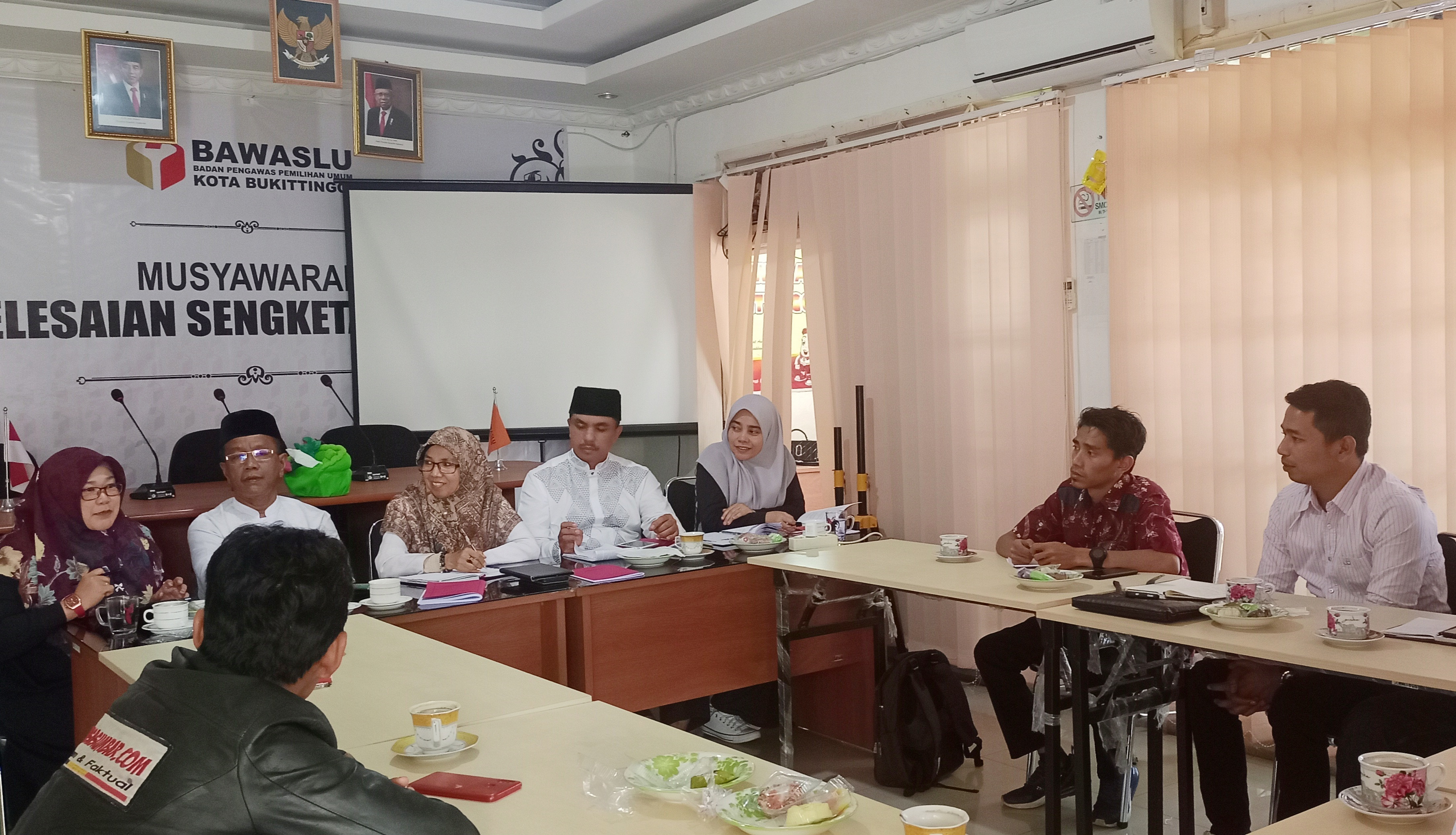 Rakor Pemutakhiran Data Pemilih dan Proses Coklit Berlangsung di Kantor Bawaslu Bukittinggi