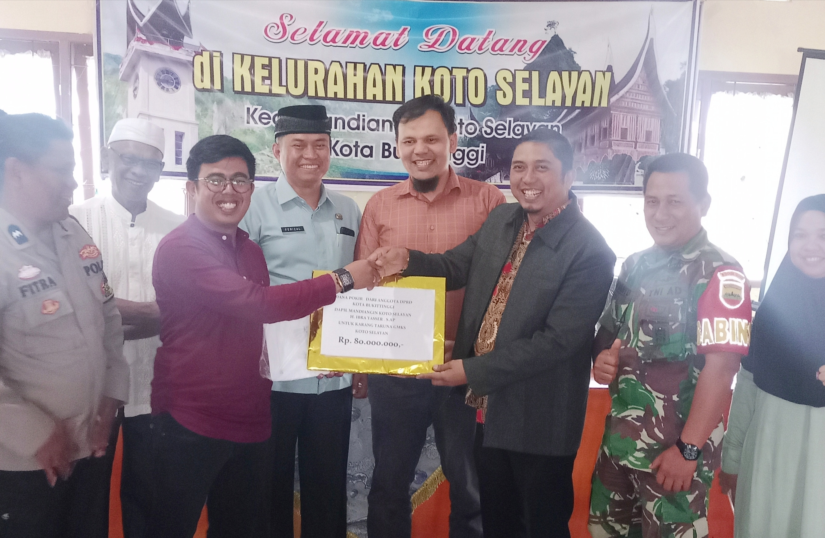 Ibra Yaser Serahkan Dana Pokir 80 Juta Untuk Pembangunan Lapangan Serbaguna di Koto Selayan