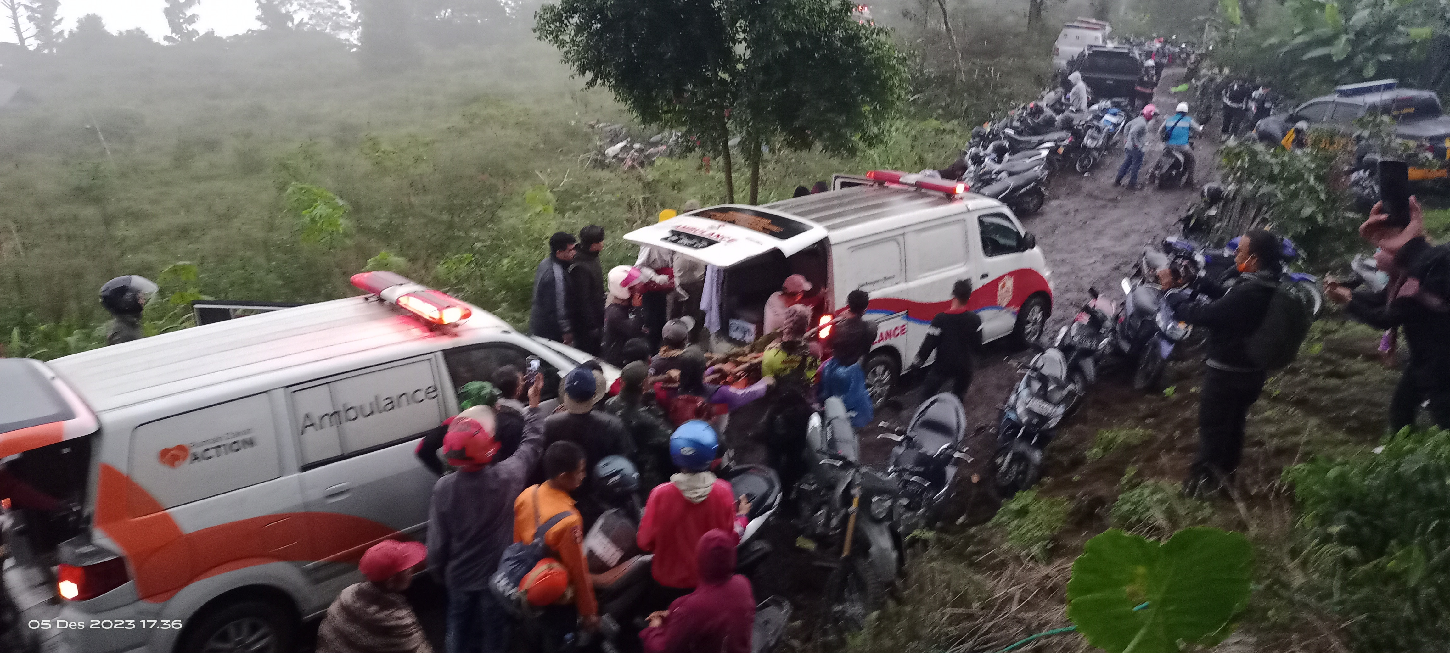 Hingga Pukul 22.00 WIB Selasa (05/12), 17 Orang MD Erupsi Gunung Marapi Terevakuasi, Total 22 Orang 