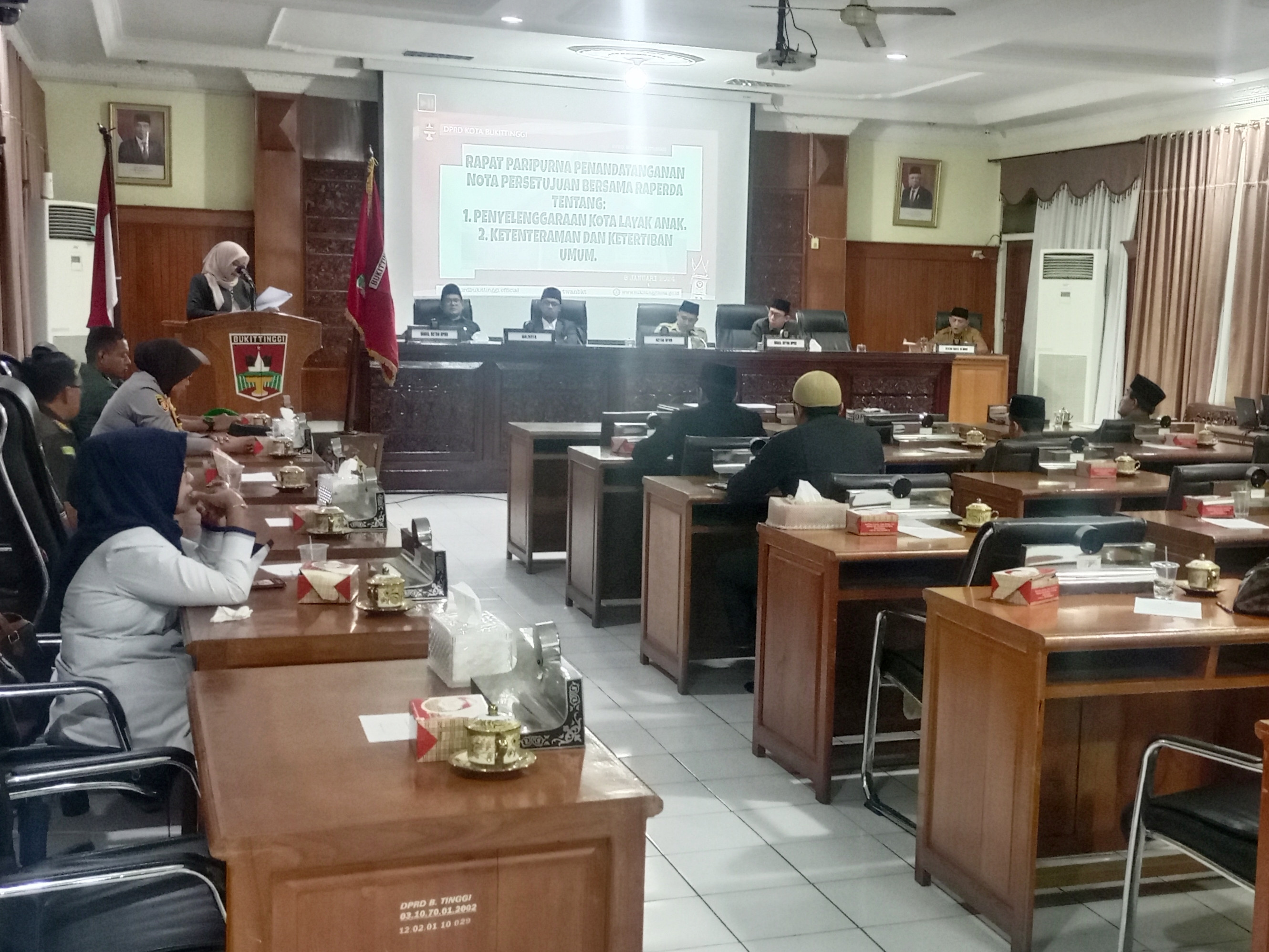 Diduga PSM, Caleg Gerindra, Caleg Golkar Bukittinggi Bagi-bagikan Bansos