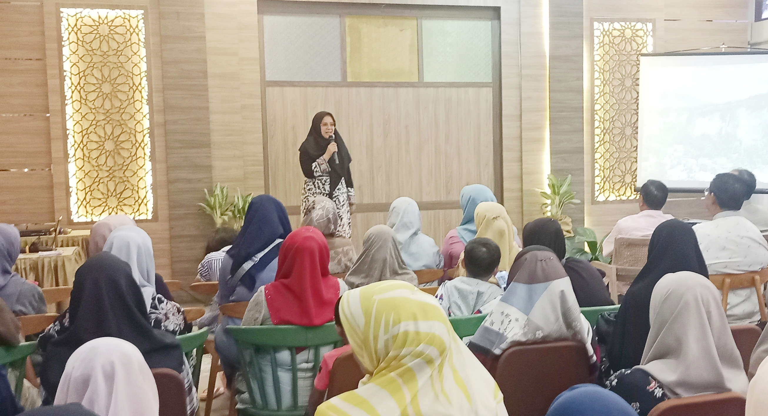 Lusiana Susanti, Mantan Bankir BUMN Ingin Tata Bukittinggi Lebih Baik di DPRD