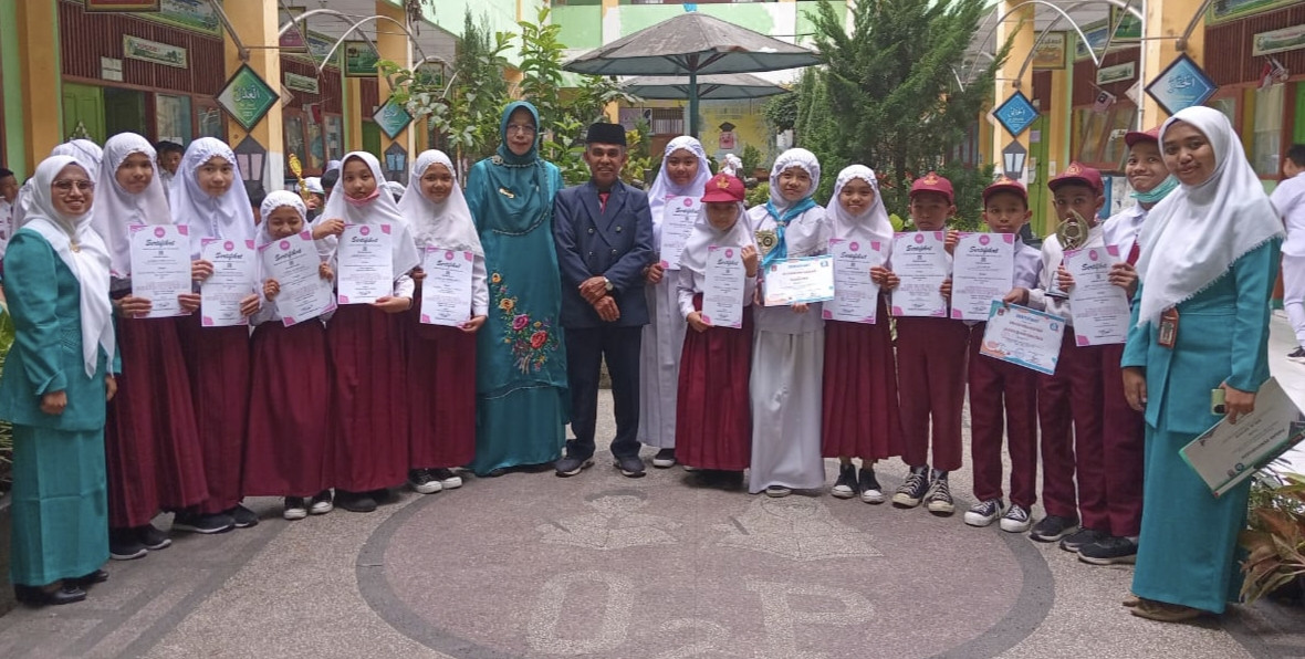 12 Siswa MIS Al-Ikhwan Bukittinggi Juara Science Olimpiad 2.0 LKN di Medan 