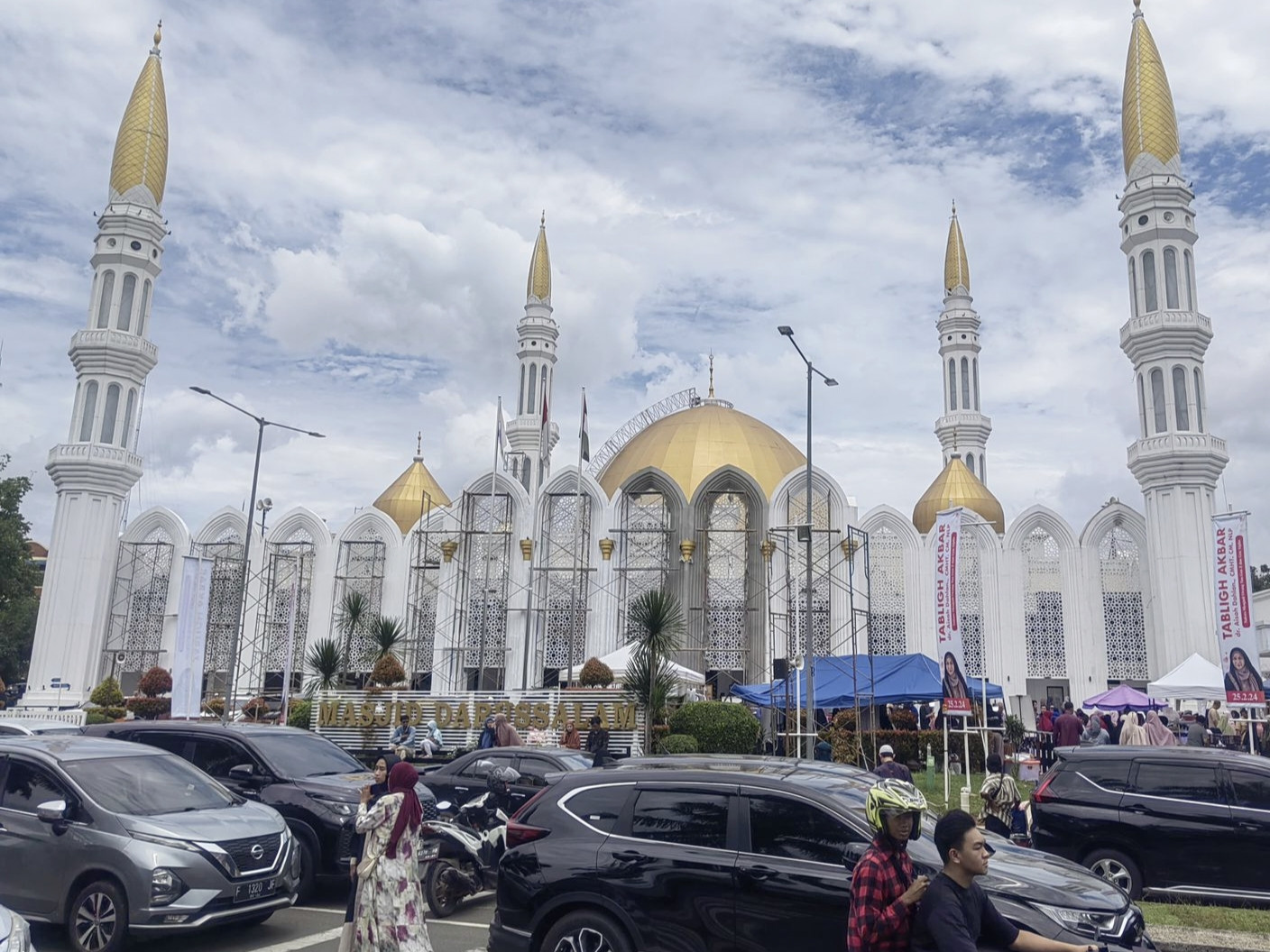 Hadirkan dr. Aisah Dahlan, Masjid Darussalam Cibubur Sukses Gelar Tabligh Akbar