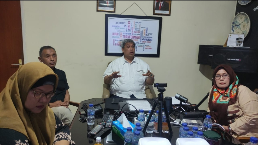 Mubes V Alumni SMA Negeri 2 Padang, Pak Nanuk Serahkan Draft Tatib ke OC Mubes