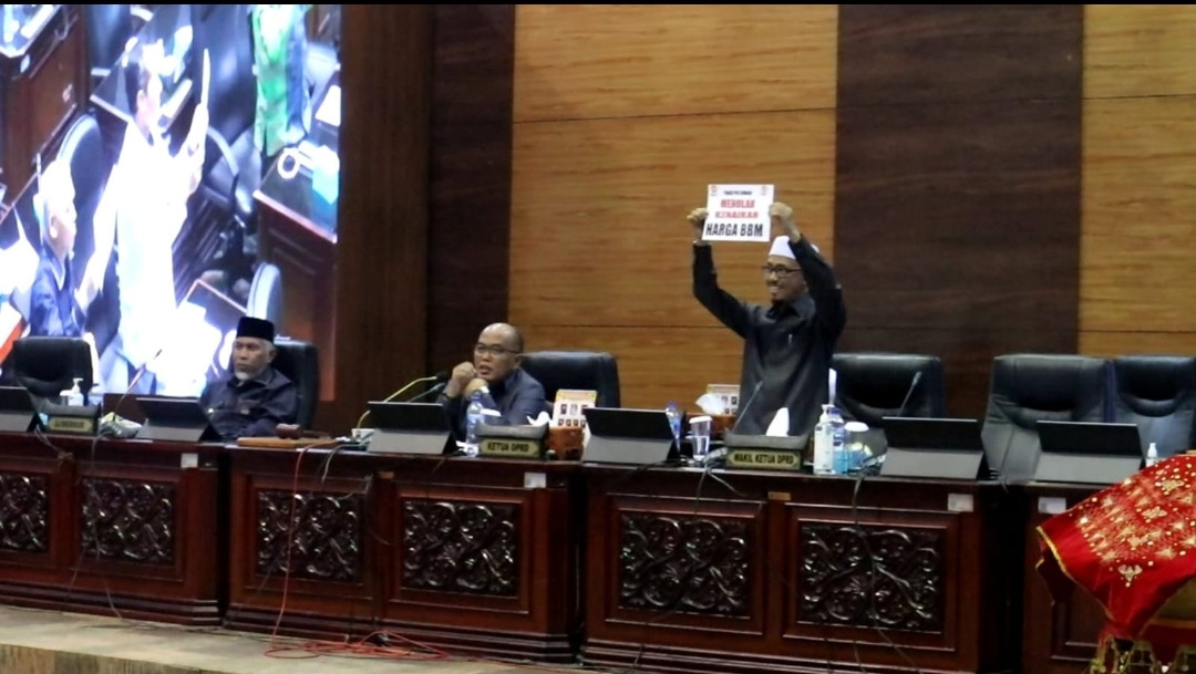 FPKS DPRD Sumbar Menolak Kenaikkan Harga BBM Bersubsidi Oleh Pemerintah