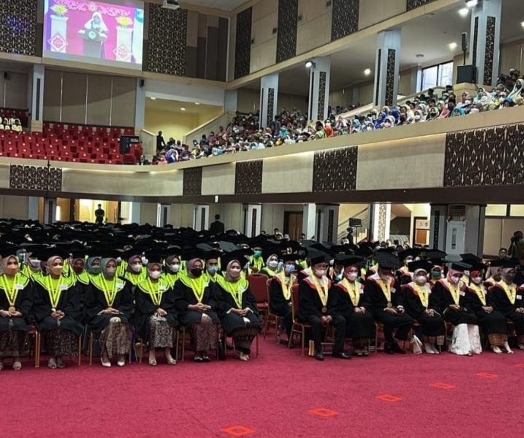 Orasi ilmiah Andre Rosiade Ditunggu Para Sarjana Baru UNP 