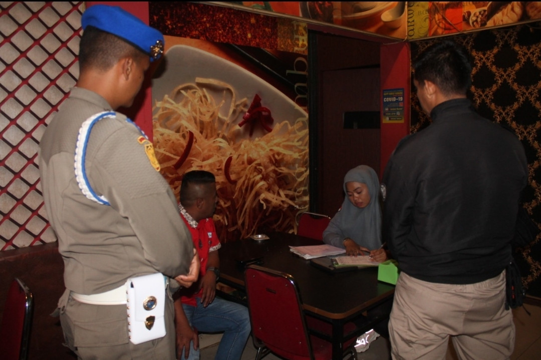 Sejumlah Tempat Hiburan Malam Ditertibkan Satuan Pol PP Kota Padang