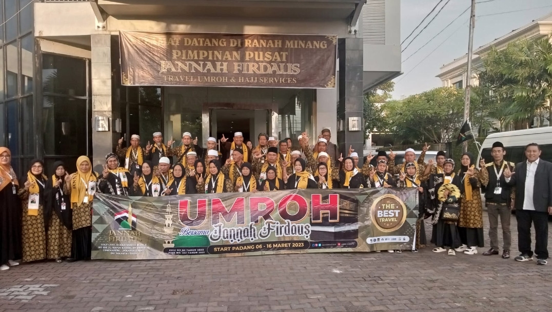 Pimpinan Jannah Firdaus Lepas Pemberangkatan Perdana dari Padang 