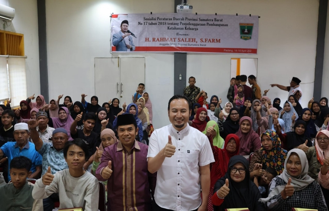 Partai PKS Bagikan 100 Paket dan Buka Posko Mudik 