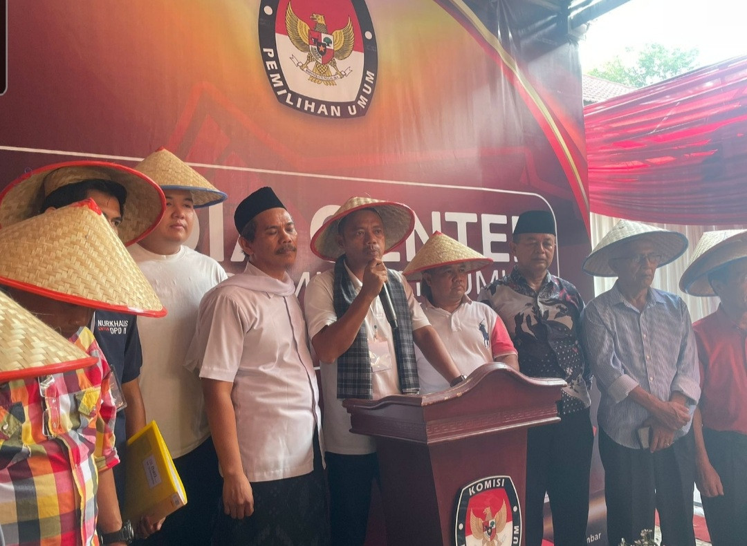 Nurkhalis Siap Bertarung DPD RI, Teriakan Petani Menang Bergema di KPU Sumbar