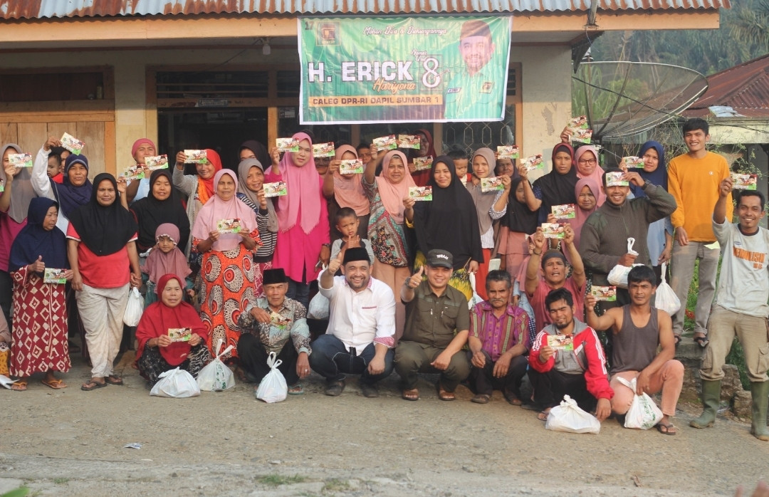 Kunjungi 30 Titik, H Erick Hariyona Disambut Antusias Masyarakat Tanah Datar 