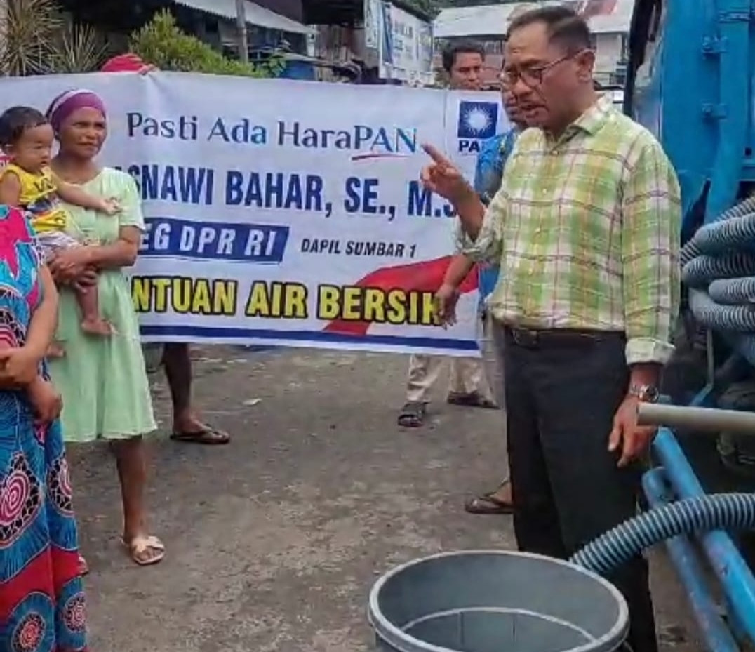 Caleg DPR RI PAN Salurkan Air Bersih, Warga: Terima Kasih Pak Asnawi Bahar